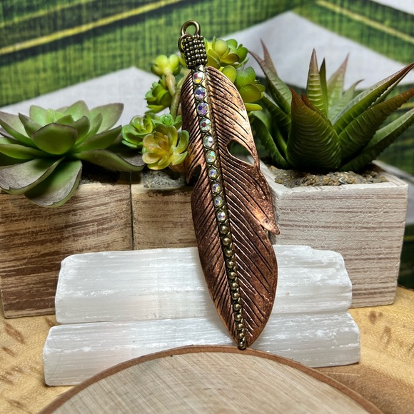VTG| Feather AB Crystal Pendant 🧡🩵✨ - Picture 3 of 5